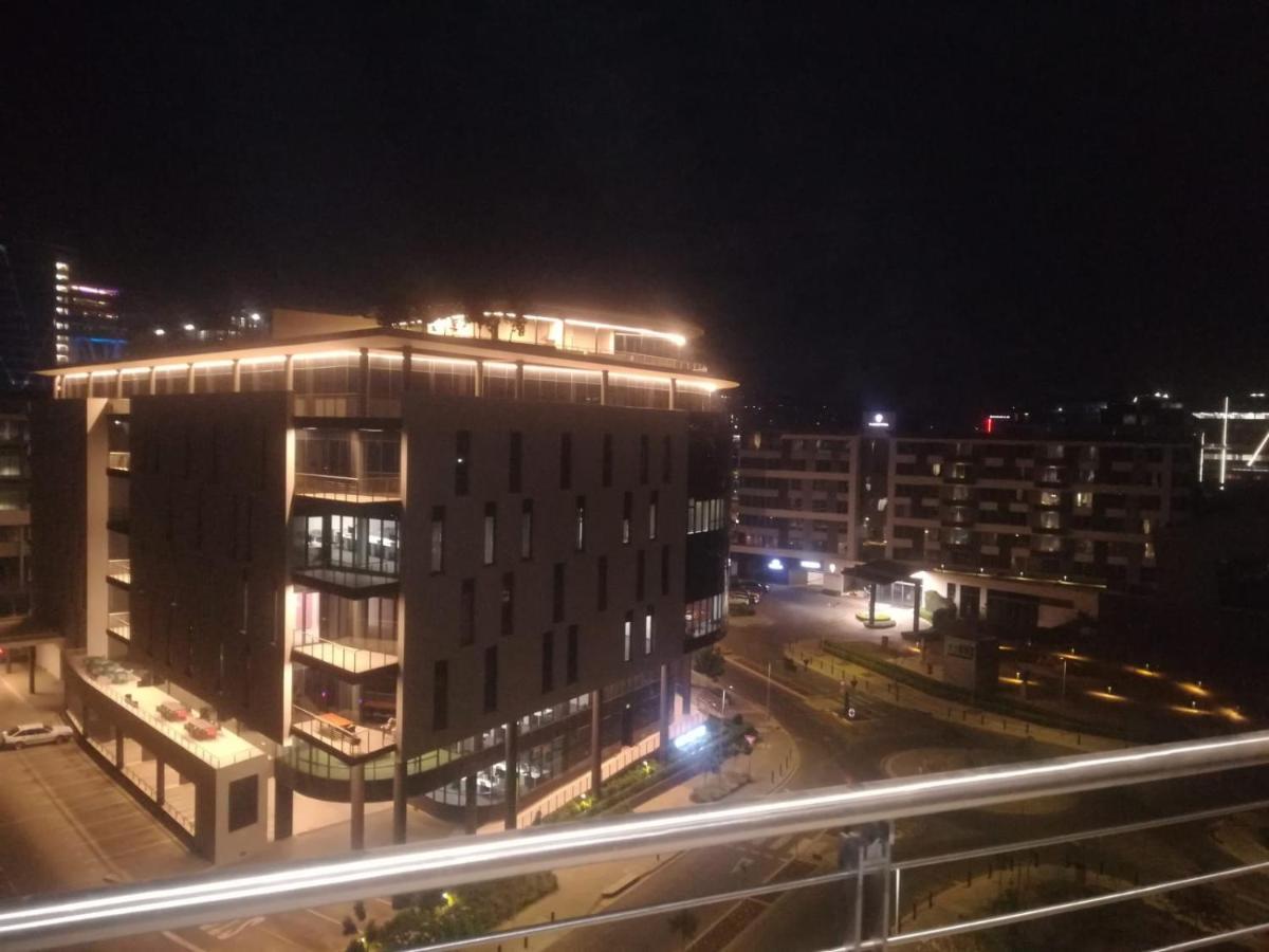 519 Menlyn Maine Trilogy Apartment Pretoria Bagian luar foto