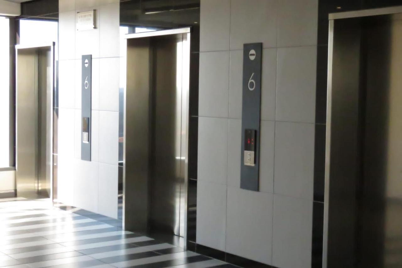519 Menlyn Maine Trilogy Apartment Pretoria Bagian luar foto