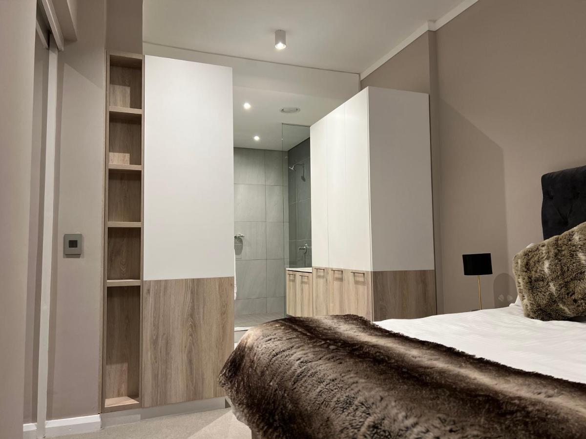 519 Menlyn Maine Trilogy Apartment Pretoria Bagian luar foto