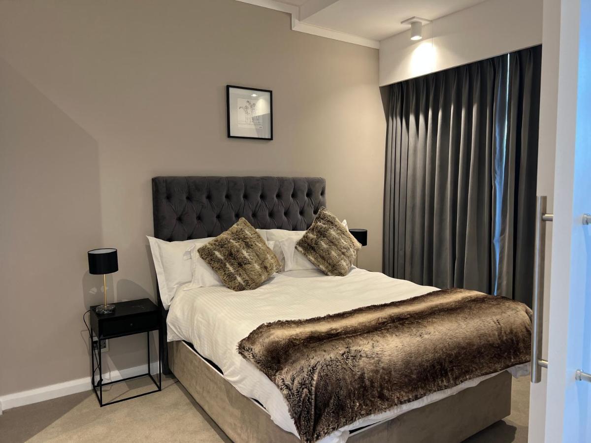 519 Menlyn Maine Trilogy Apartment Pretoria Bagian luar foto