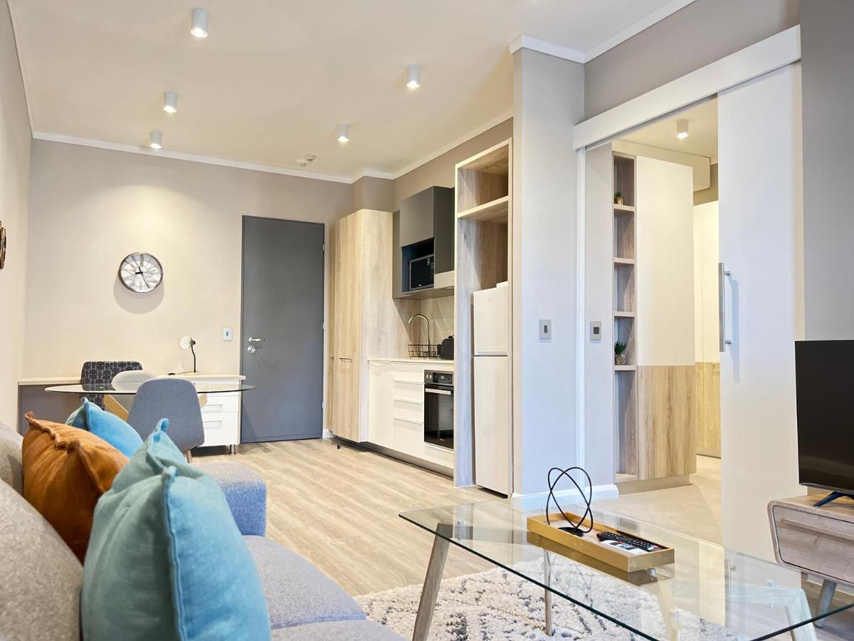 519 Menlyn Maine Trilogy Apartment Pretoria Bagian luar foto